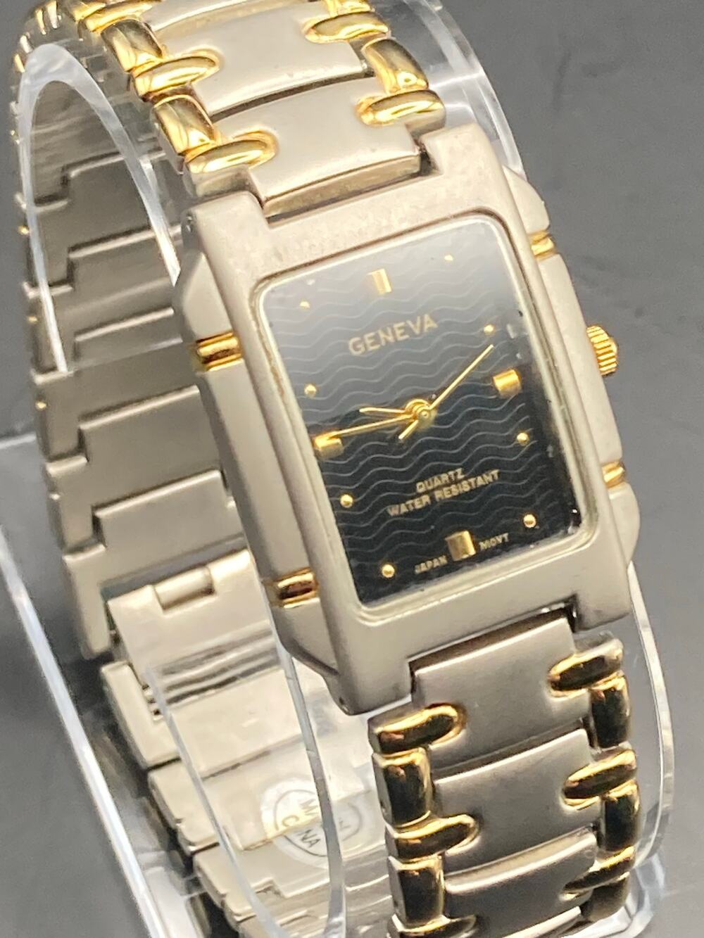 VTG Geneva Women's Dress Watch 26mm - New Battery - Adjustable WR Wrist 7.5"
